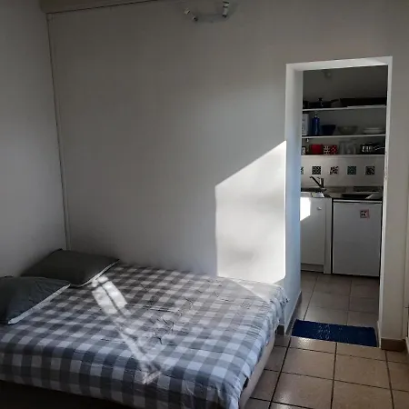 Studio: Quiet Oasis With Pool In Villeneuve-lès-avignon Apartment