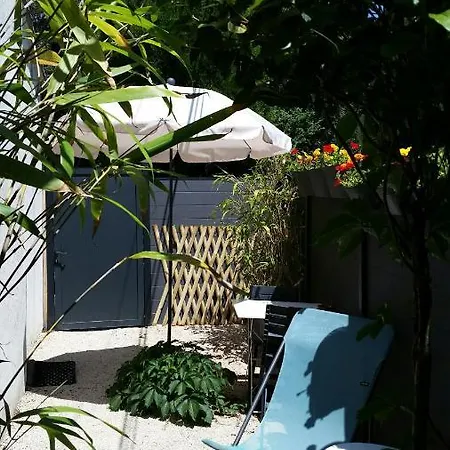 Apartment Studio: Quiet Oasis With Pool In Villeneuve-lès-avignon Villeneuve-les-Avignon